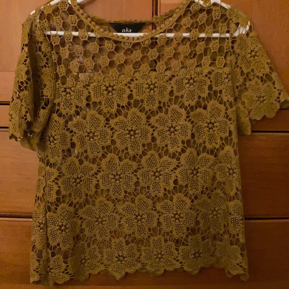 Women’s  Beautiful  embroidery Gold blouse.